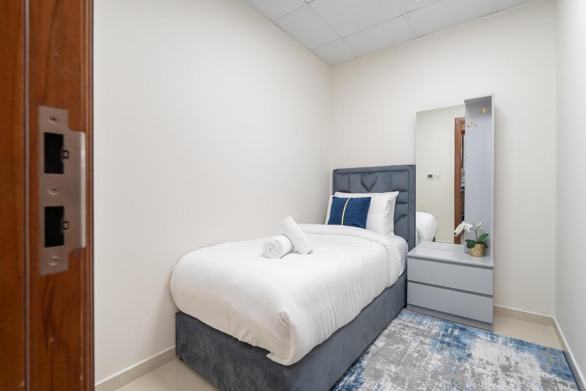 Dunya Tower Luxury And 2 Min Walk To Dubai Mall And Burj Khalifa In Heart Of Downtown Exterior photo