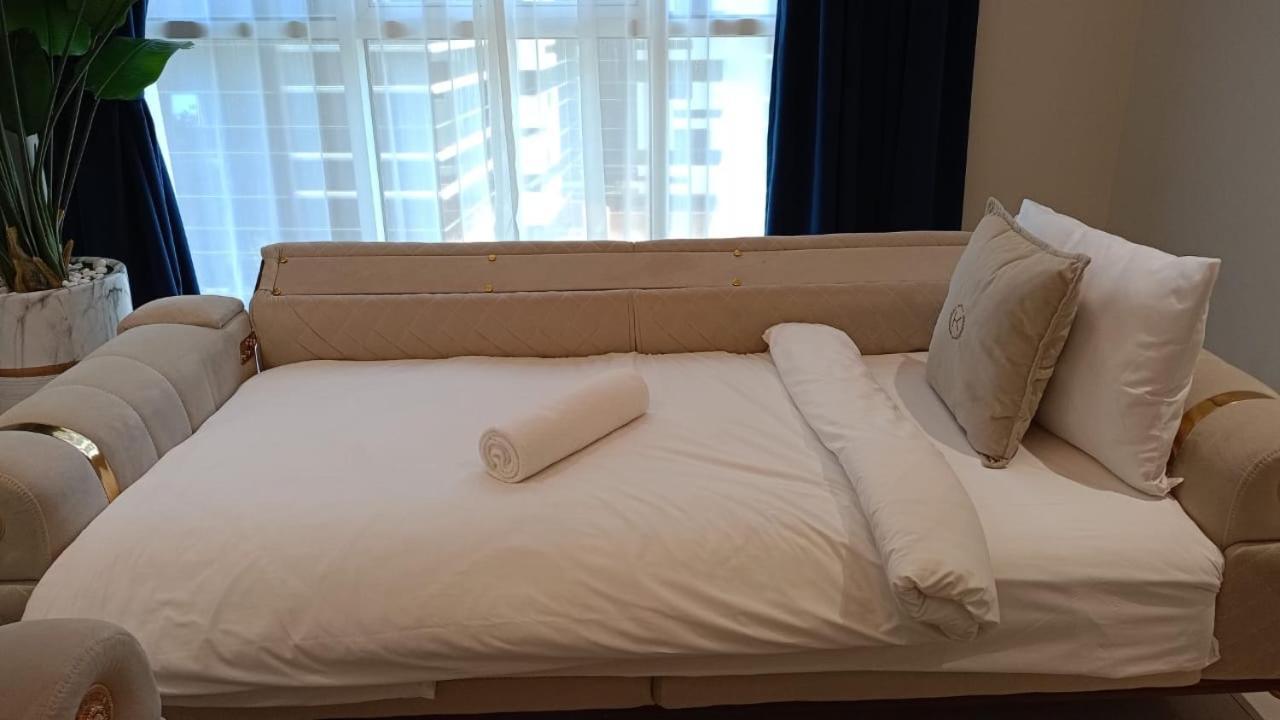 Dunya Tower Luxury And 2 Min Walk To Dubai Mall And Burj Khalifa In Heart Of Downtown Exterior photo